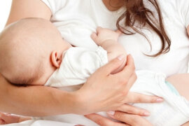 Курение и грудное вскармливание: риски для мамы и ребенка
