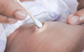 Как ухаживать за пупочной ранкой новорожденного: правила обработки