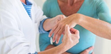 Что делать, если болят суставы пальцев рук