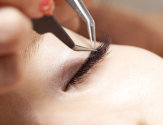 Химический ожог глаза после наращивания ресниц: первая помощь и лечение