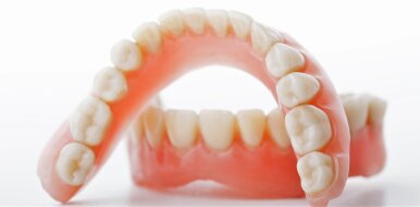 Особенности протезирования и имплантации зубов