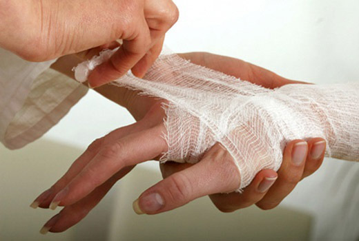 обработка кожи на руке